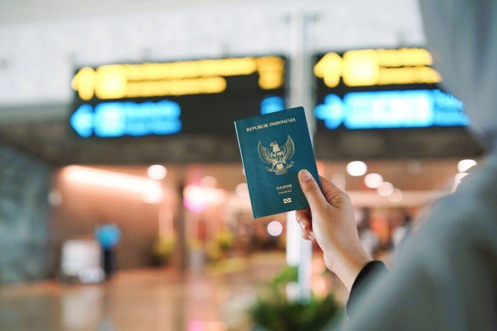 Autogate bandara Semarang di terminal keberangkatan bandara internasional